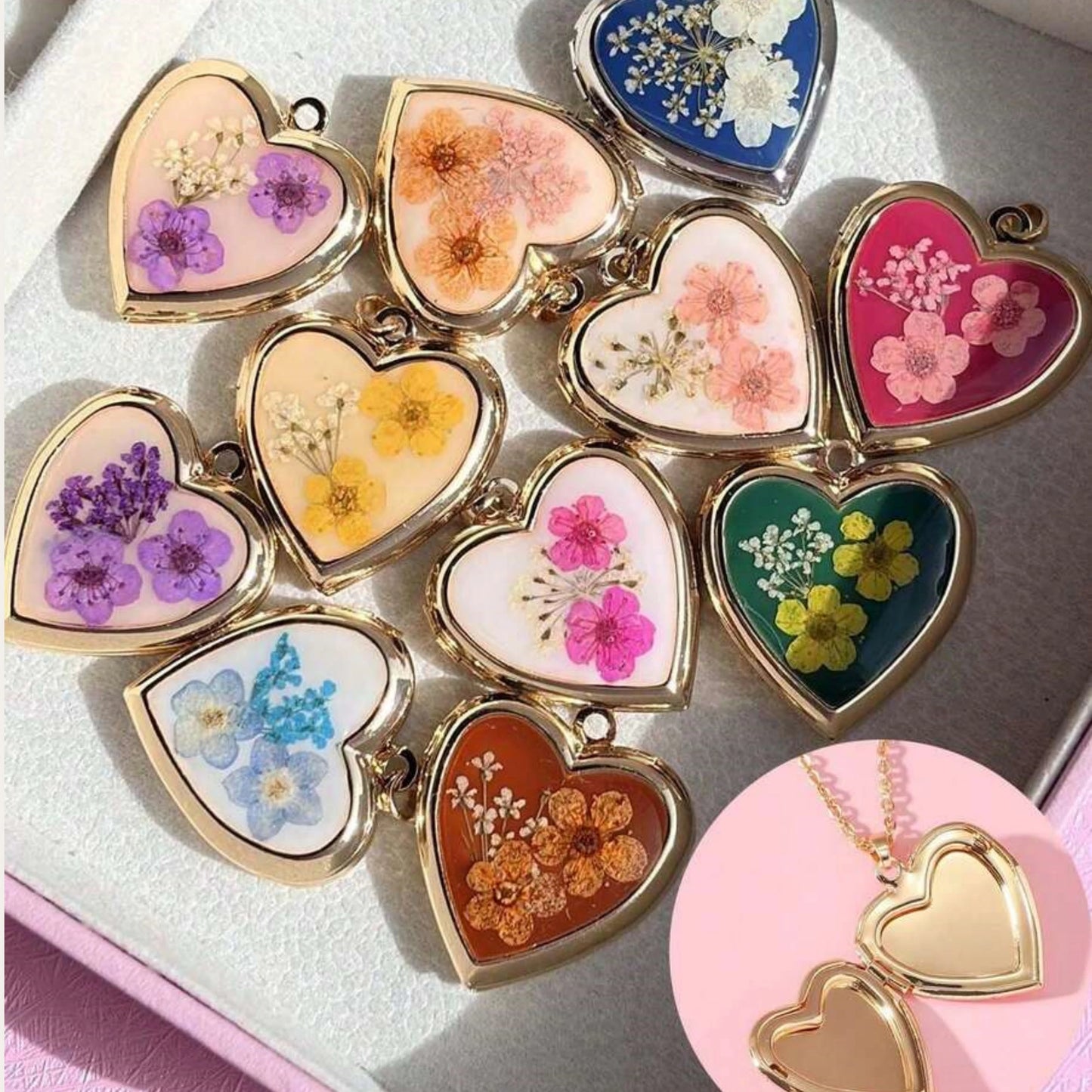 Retro Heart Locket Necklace With Everlasting Flower