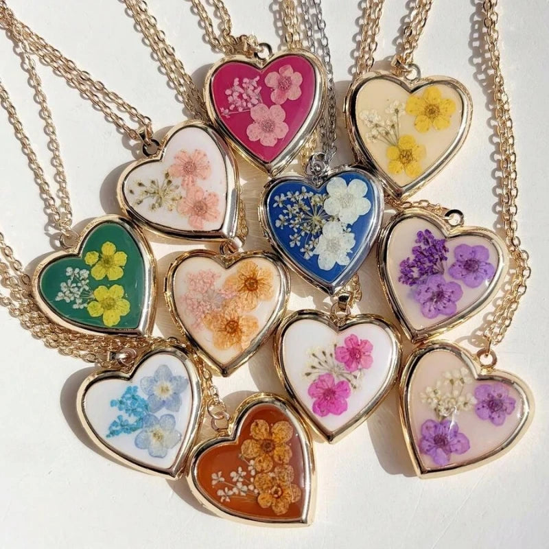 Retro Heart Locket Necklace With Everlasting Flower