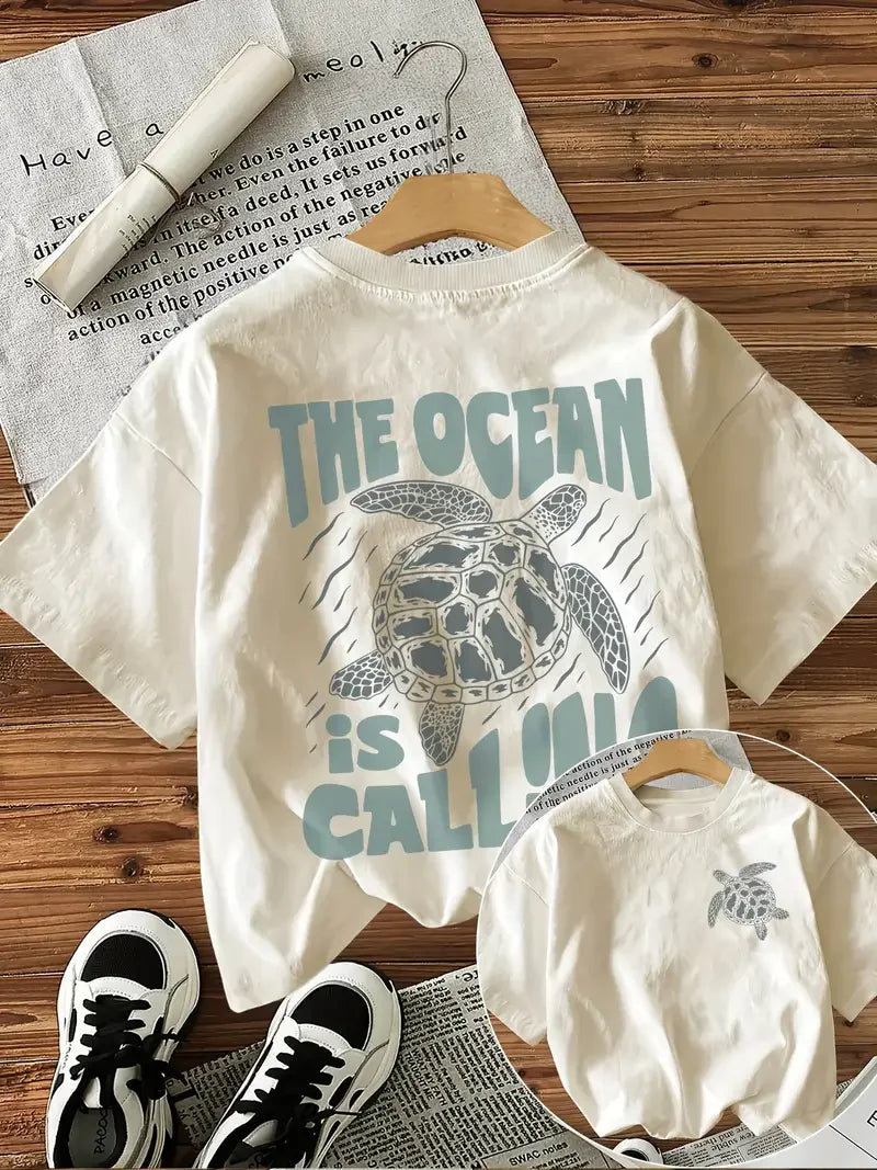 Women’s Retro Ocean Graphic T-Shirt with Sea Turtle Print