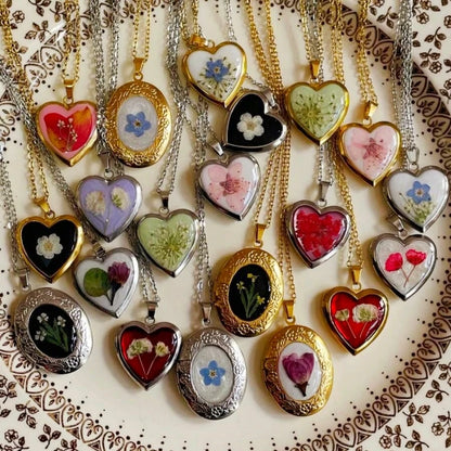 Retro Heart Locket Necklace With Everlasting Flower