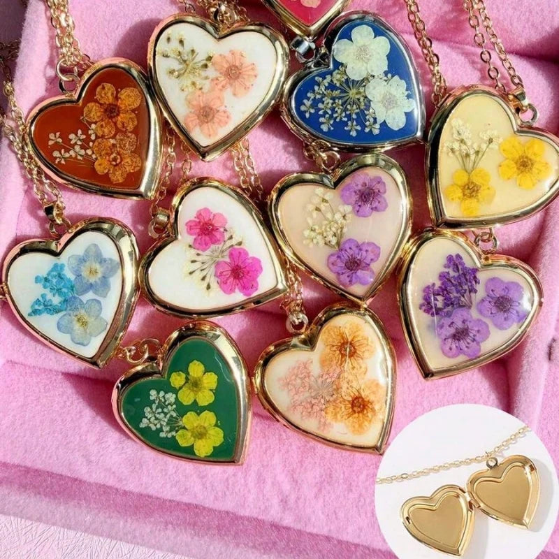 Retro Heart Locket Necklace With Everlasting Flower