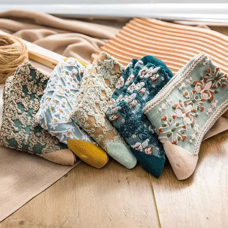 Women’s Retro Relief Crew Socks Set – 5 Pairs