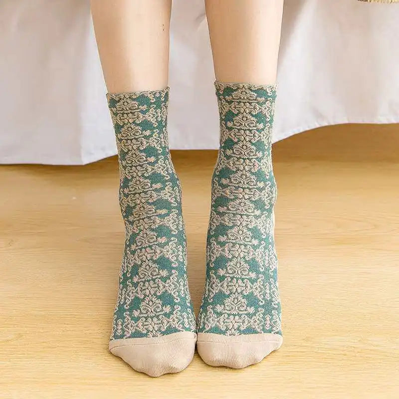 Women’s Retro Relief Crew Socks Set – 5 Pairs