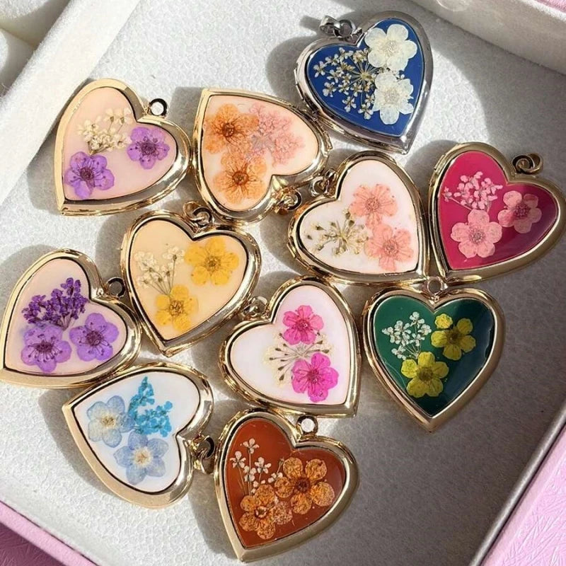 Retro Heart Locket Necklace With Everlasting Flower