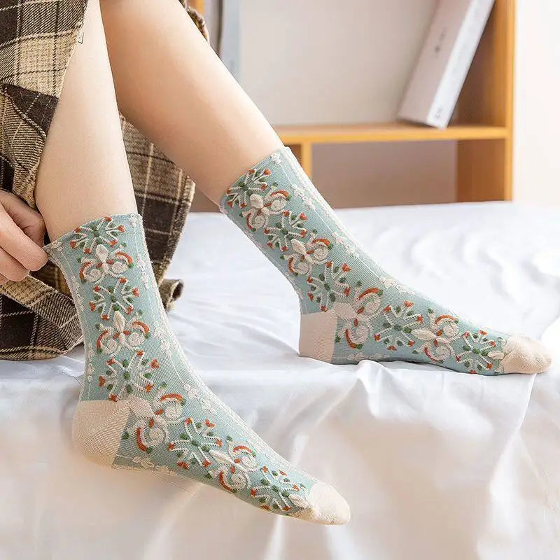 Women’s Retro Relief Crew Socks Set – 5 Pairs